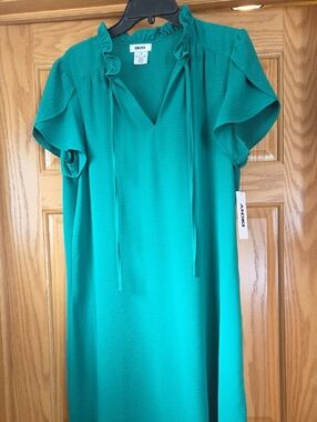 DKNY Size 12 Kelly Green Ruffle-Trim V-Neck Midi Dress